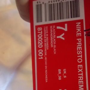 Nike brand new (big boys sz 7)